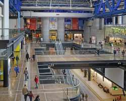 The museum also features a planetarium, an IMAX theatre, a submarine, and other attractive things for the children.